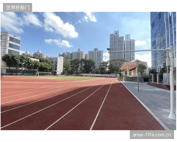 芜湖市育文学校的“智慧操场”已于2024年投用,实现了体育活动的无感化数据采集 芜湖市育文学校的“智慧操场”已于2024年投用,实现了体育活动的无感化数据采集